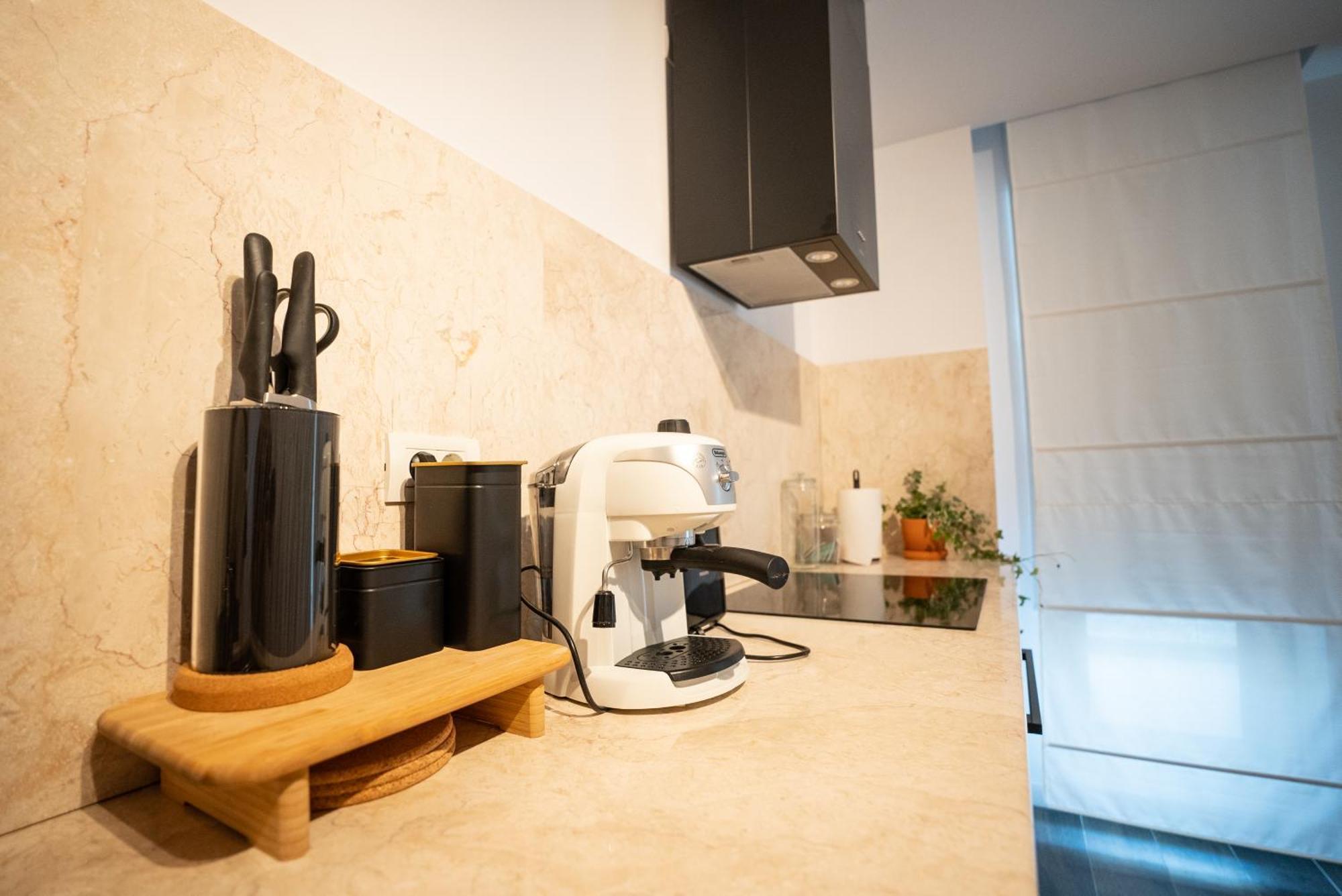 The Level Sanctuary: Free Parking & Netflix Appartement Boekarest Buitenkant foto